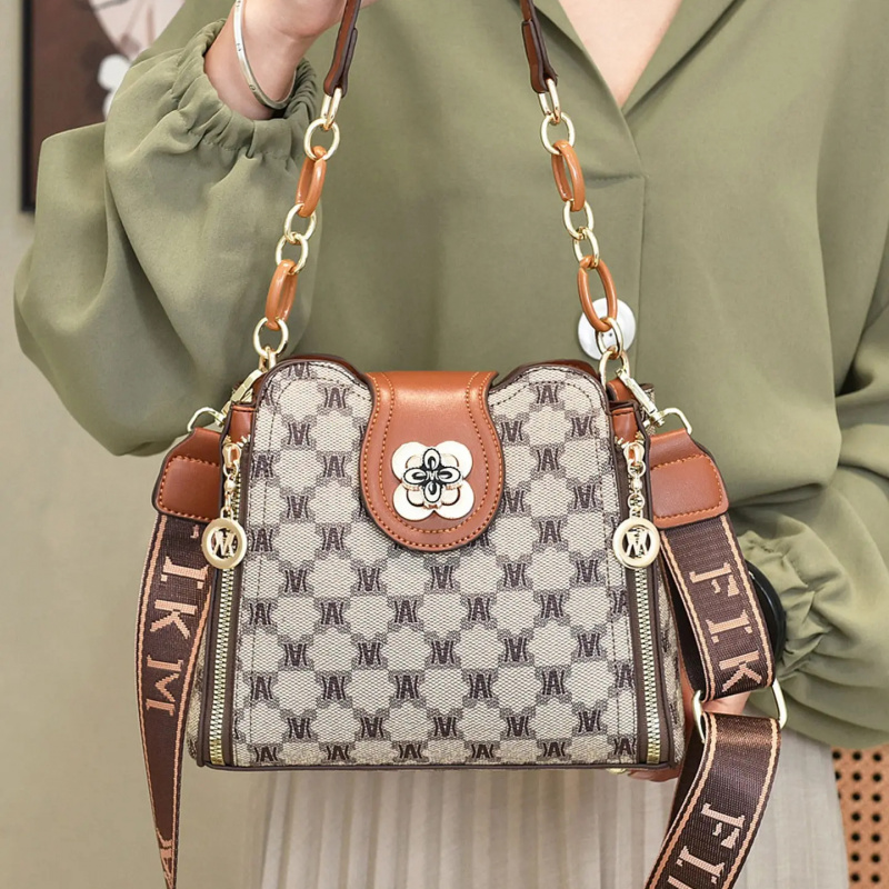 vintage letter printed shoulde - Women Bags For Work 评论和价格